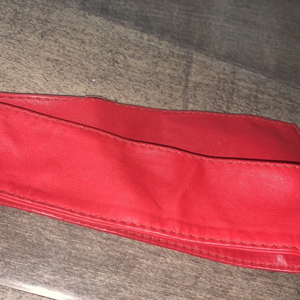 VINTAGE FOB TRADING RED WITH GOLD COLORED BUCKLE - Picture 3 of 4